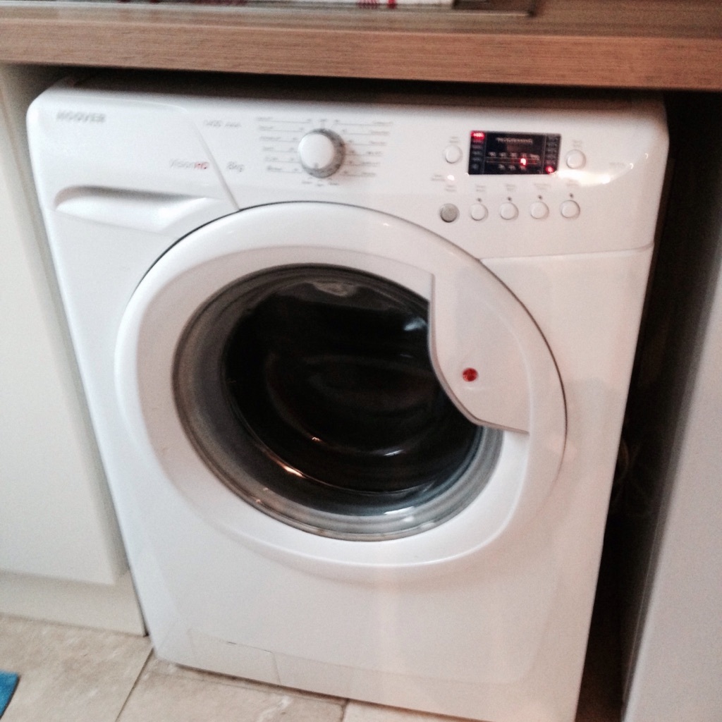 Hoover white washing machine 8kg Vision HD 1400 AAA in Blantyre