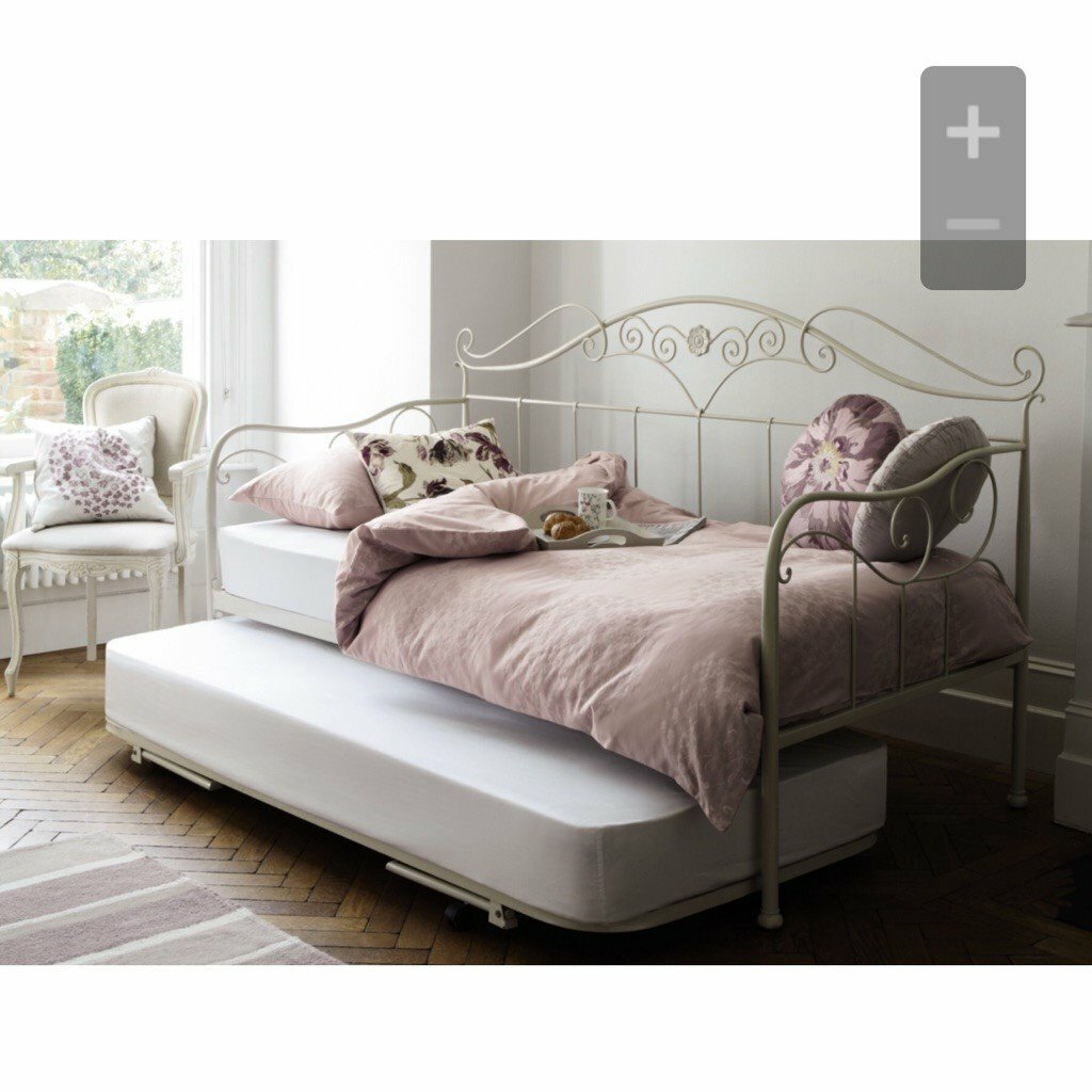 Laura Ashley Alice Daybed with trundle. Cream metallic excellent