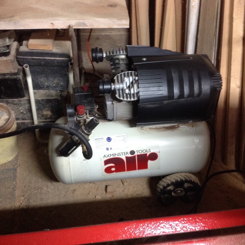 Axminster air compressor 11 bar and sandblasting box. in Verwood