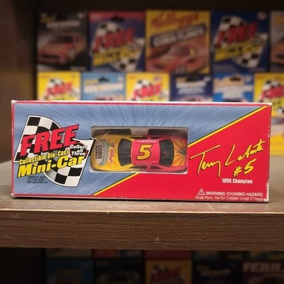 Kellogg's Racing Terry Labonte #5 Honey Crunch Corn Flakes 1:64 Die-Cast Car
