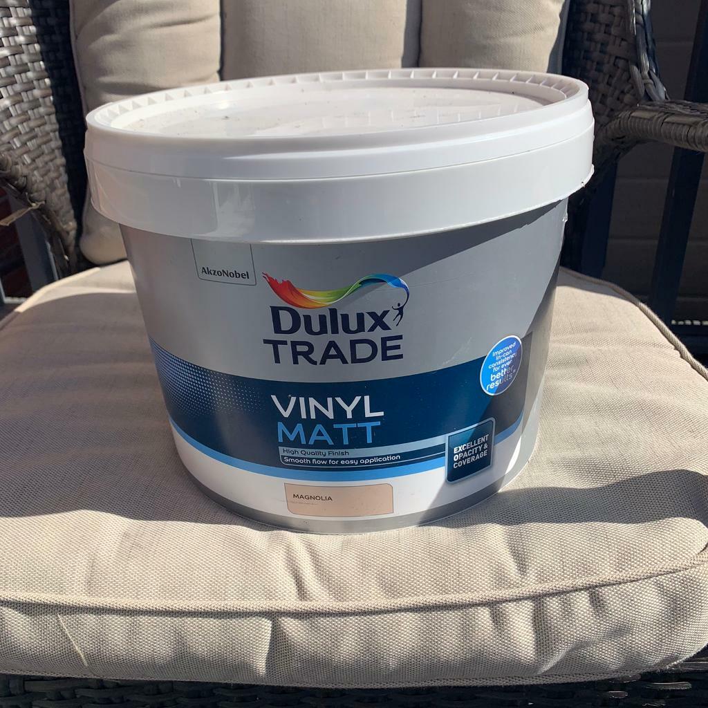 10 litres magnolia dulux vinyl Matt emulsion in Royton, Manchester