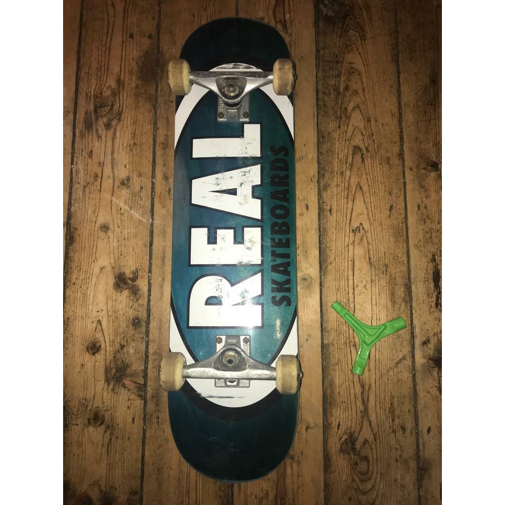 Complete custom skateboard (Real Skateboards deck, venture trucks and