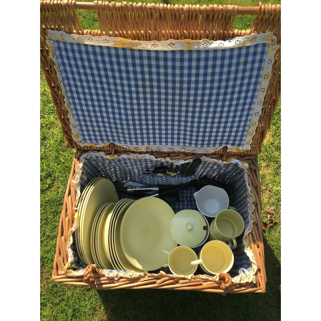 Wicker Picnic Basket in Coventry, West Midlands Gumtree