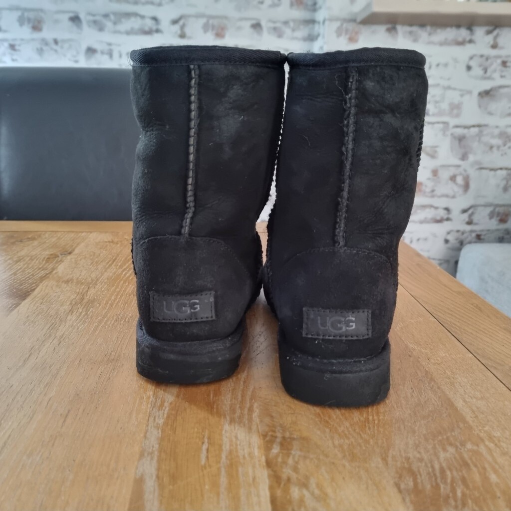 ugg trainers size 4