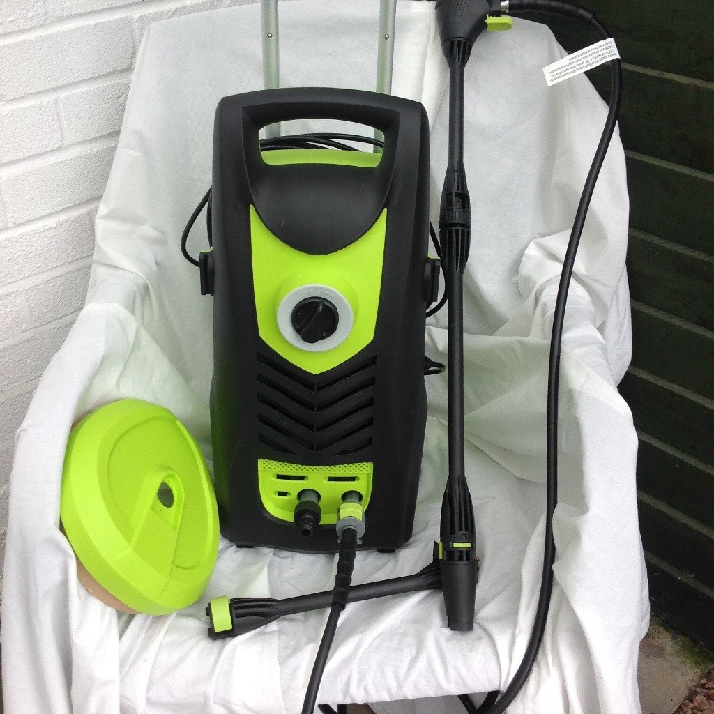 Pressure washer 200w + full set of tools in Rochdale, Manchester