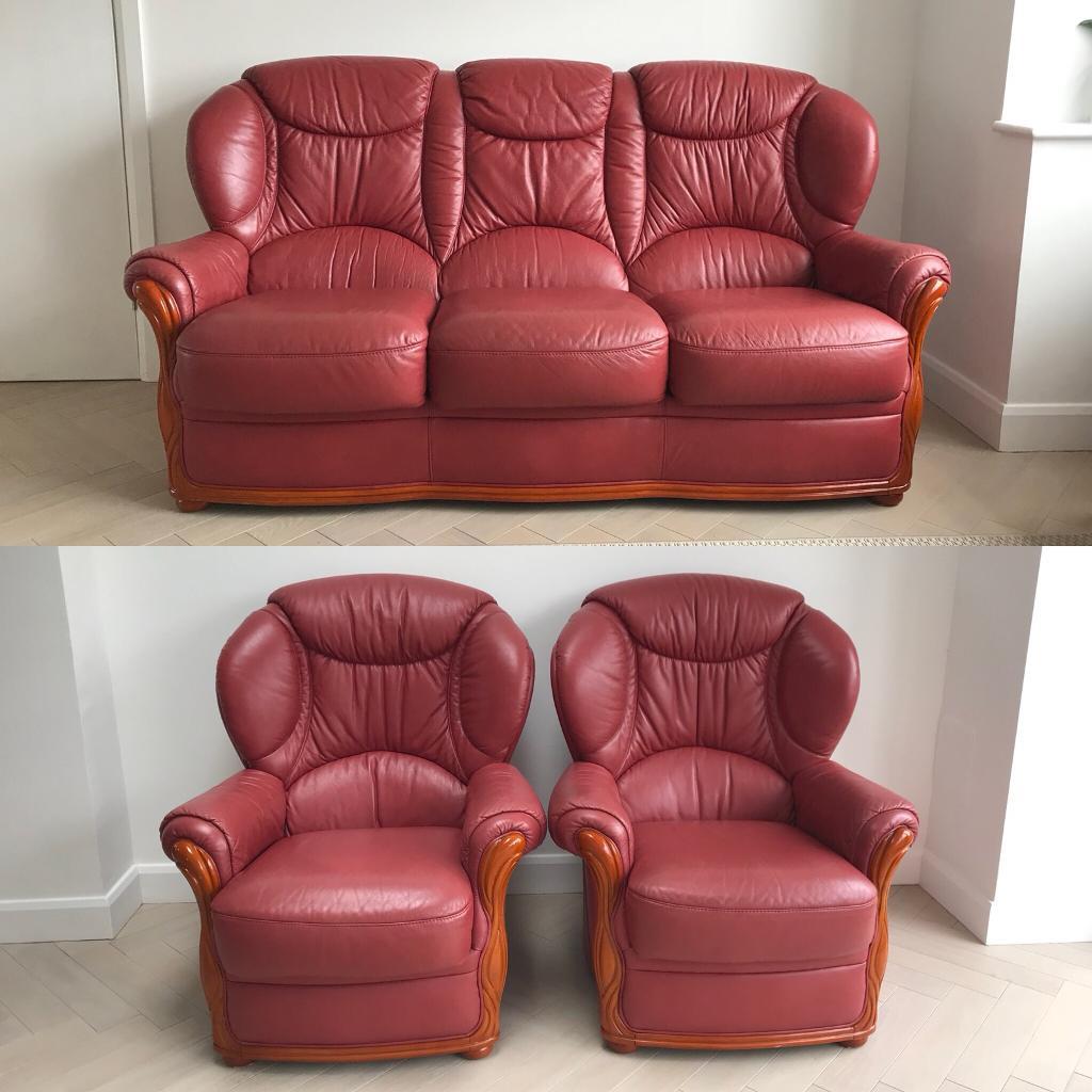 3 SEAT SOFA + 2 MATCHING ARM CHAIRS (RED LEATHER 3 PIECE SUITE WITH