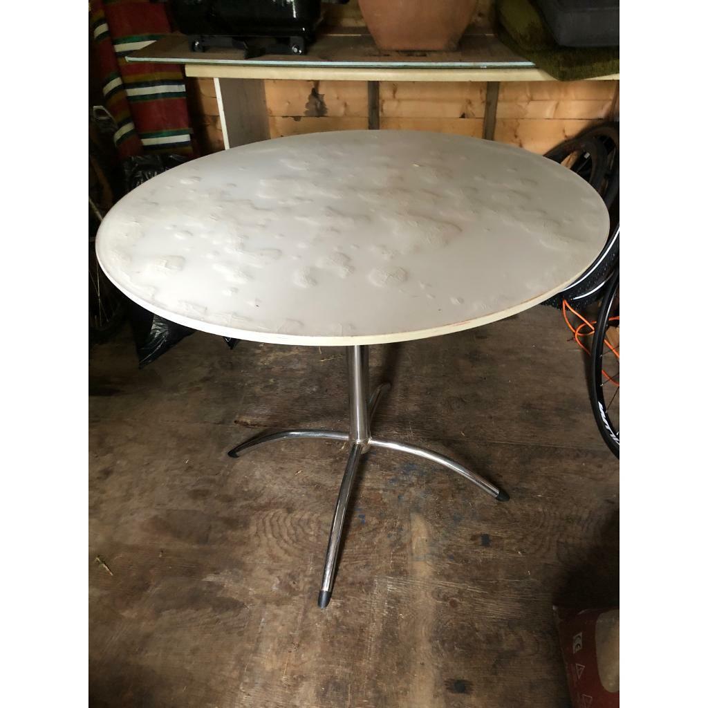 Table with uneven surface in Aberdeen Gumtree