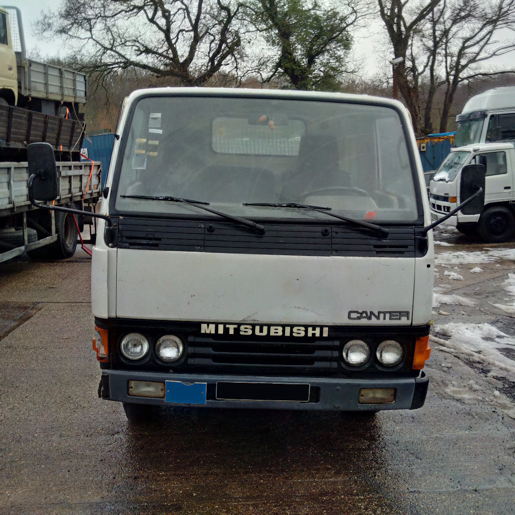 Left hand drive Mitsubishi Canter FE331 3.3 diesel 6 tyres 5.6 ton truck. 4D30  engine.