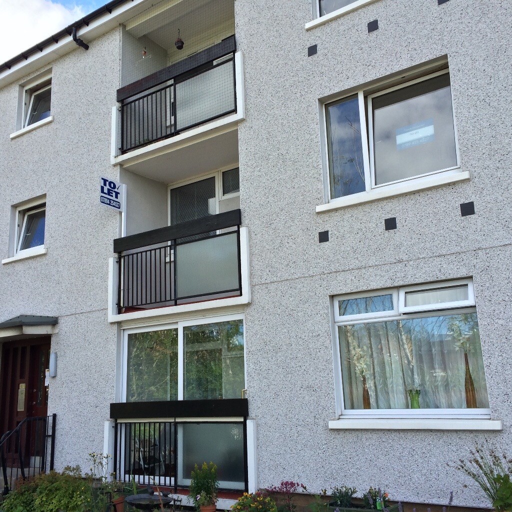 First Floor Flat. Two Bedroom Unfurnished Flat To Let in Refurbished