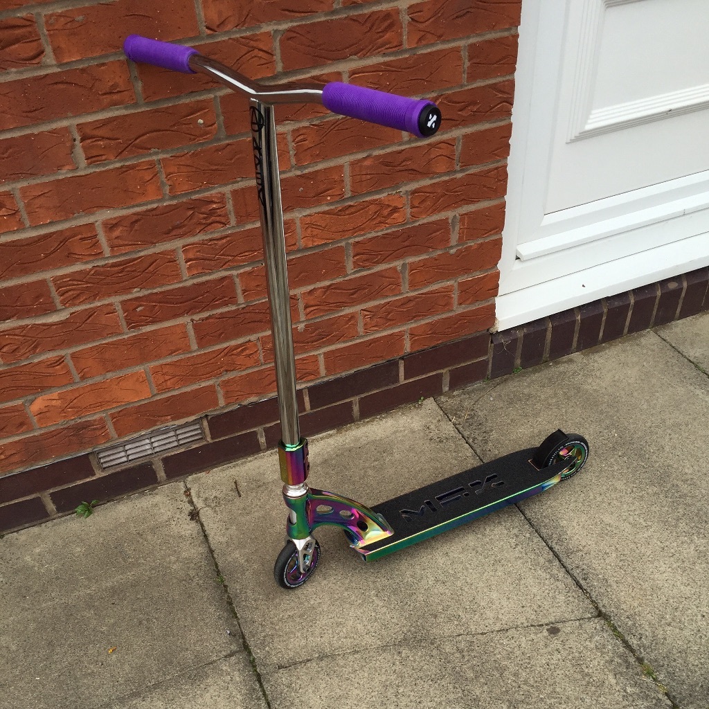 CUSTOM SCOOTER!! Apex bars,neochrome deck,drone forks,John Reyes wheels only £350!!!!!! in
