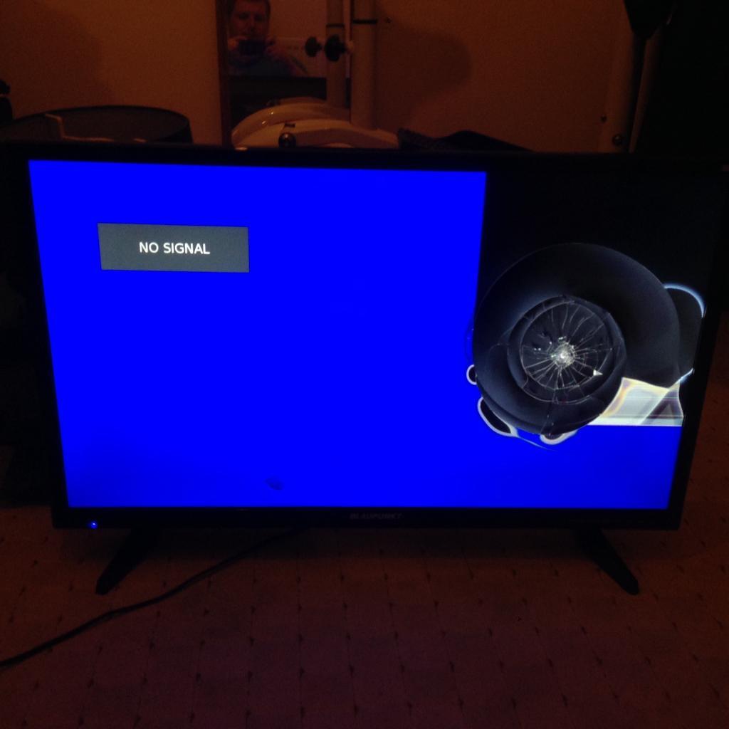 32" inch Blaupunkt TV With Remote control. BROKEN in Torquay, Devon