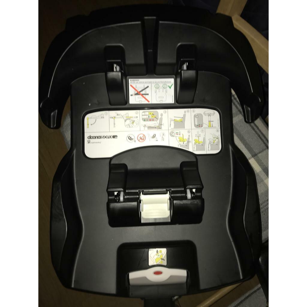 Doona grey car seat pram and isofix base. in Bannockburn, Stirling