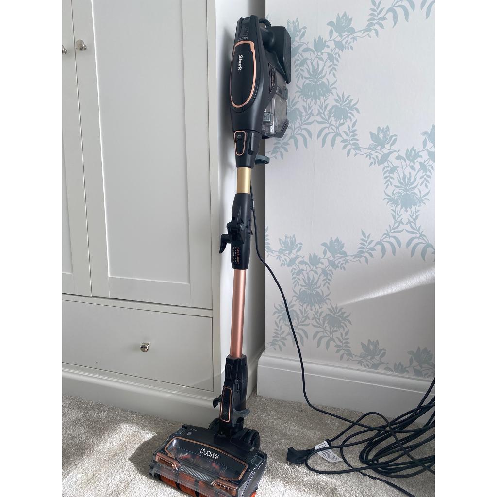 Shark duo clean corded hoover HV390UK 