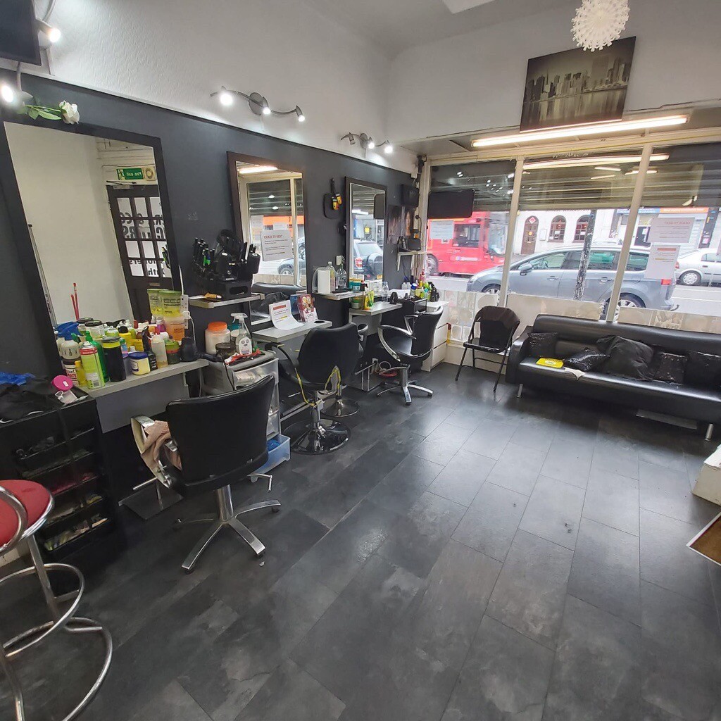 Rent a Chair/Space Barbing, Hairdressing, Beauty Treatment, Makeup