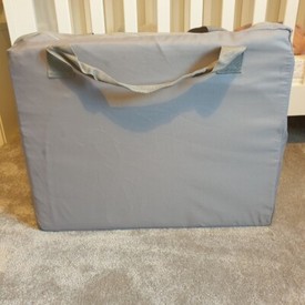 mamia lightweight travel cot