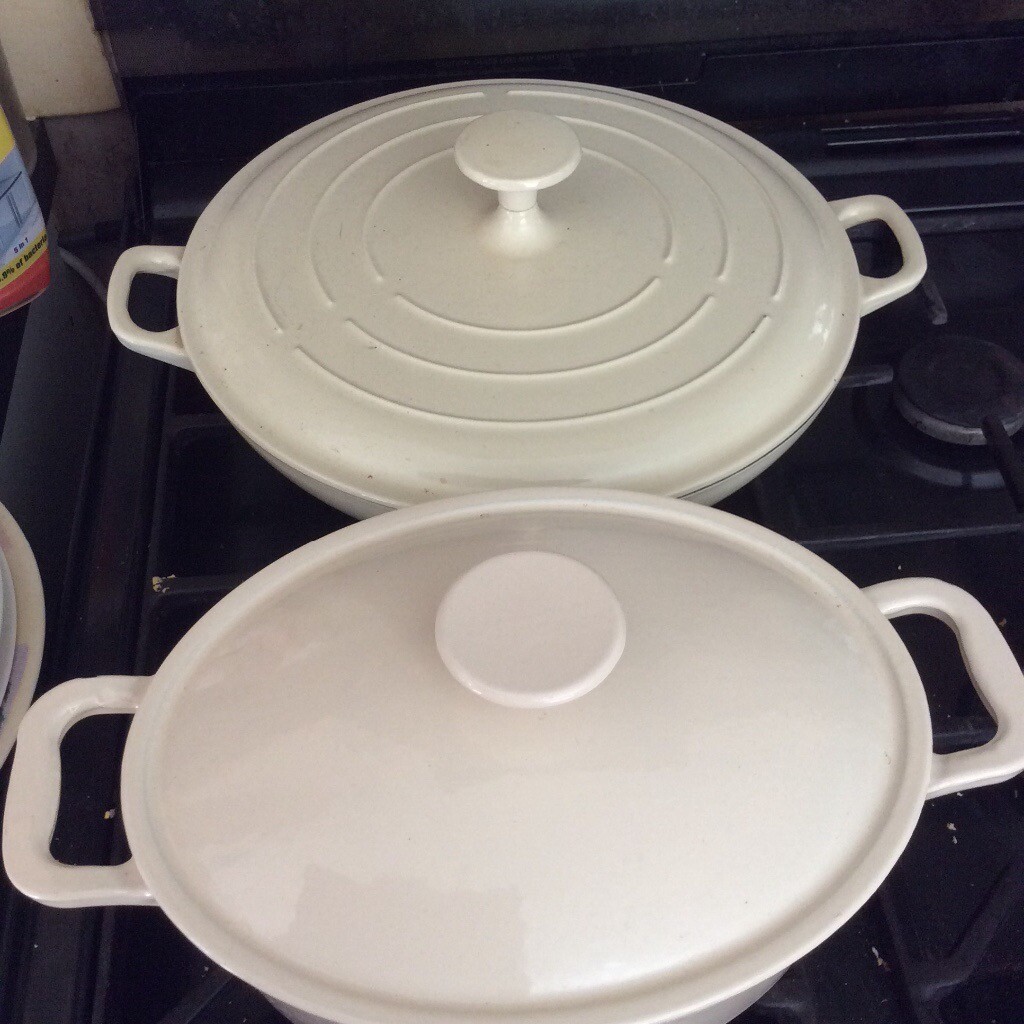2 cast iron bakeware dishes with lids in Sunderland, Tyne and Wear
