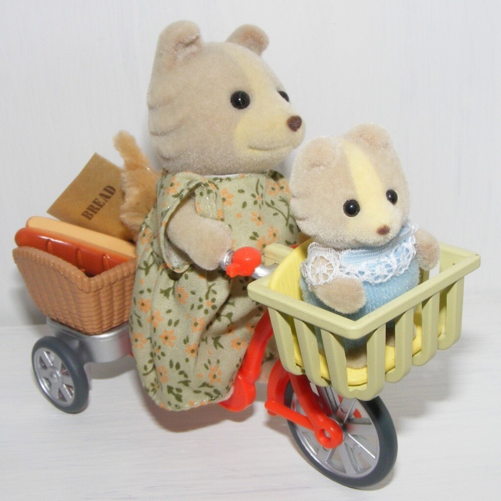 sylvanian cycling with mother