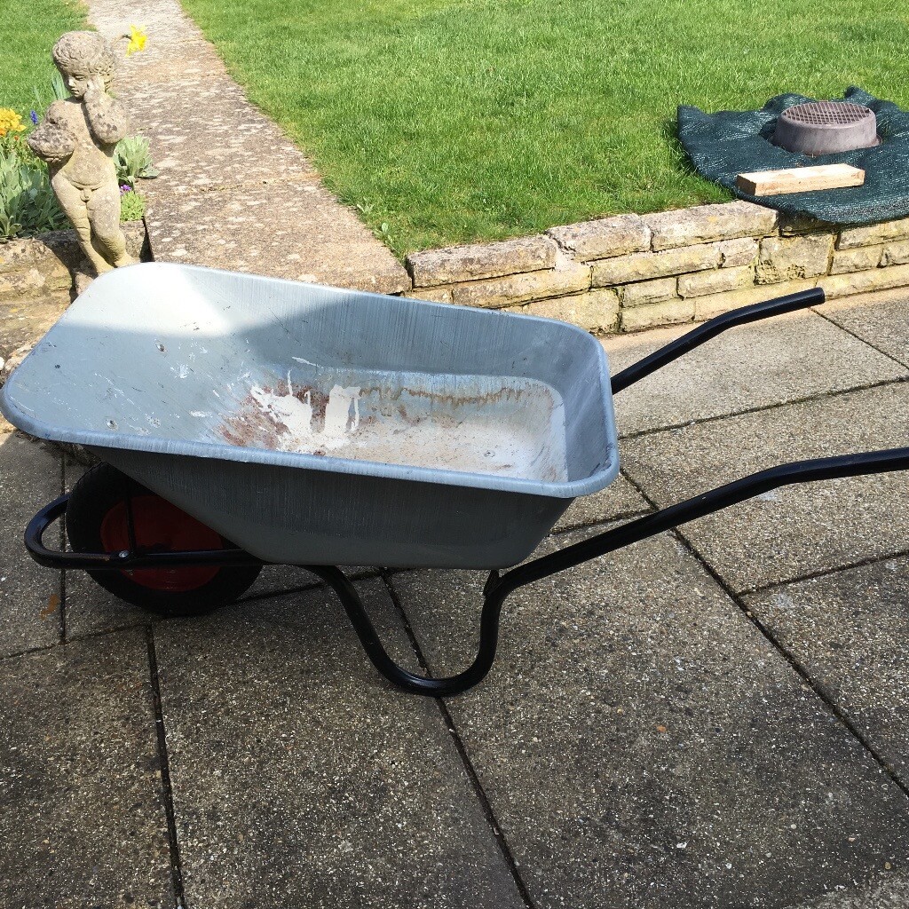 Chillington 120 litre galvanised wheelbarrow with pneumatic wheel in Southampton, Hampshire
