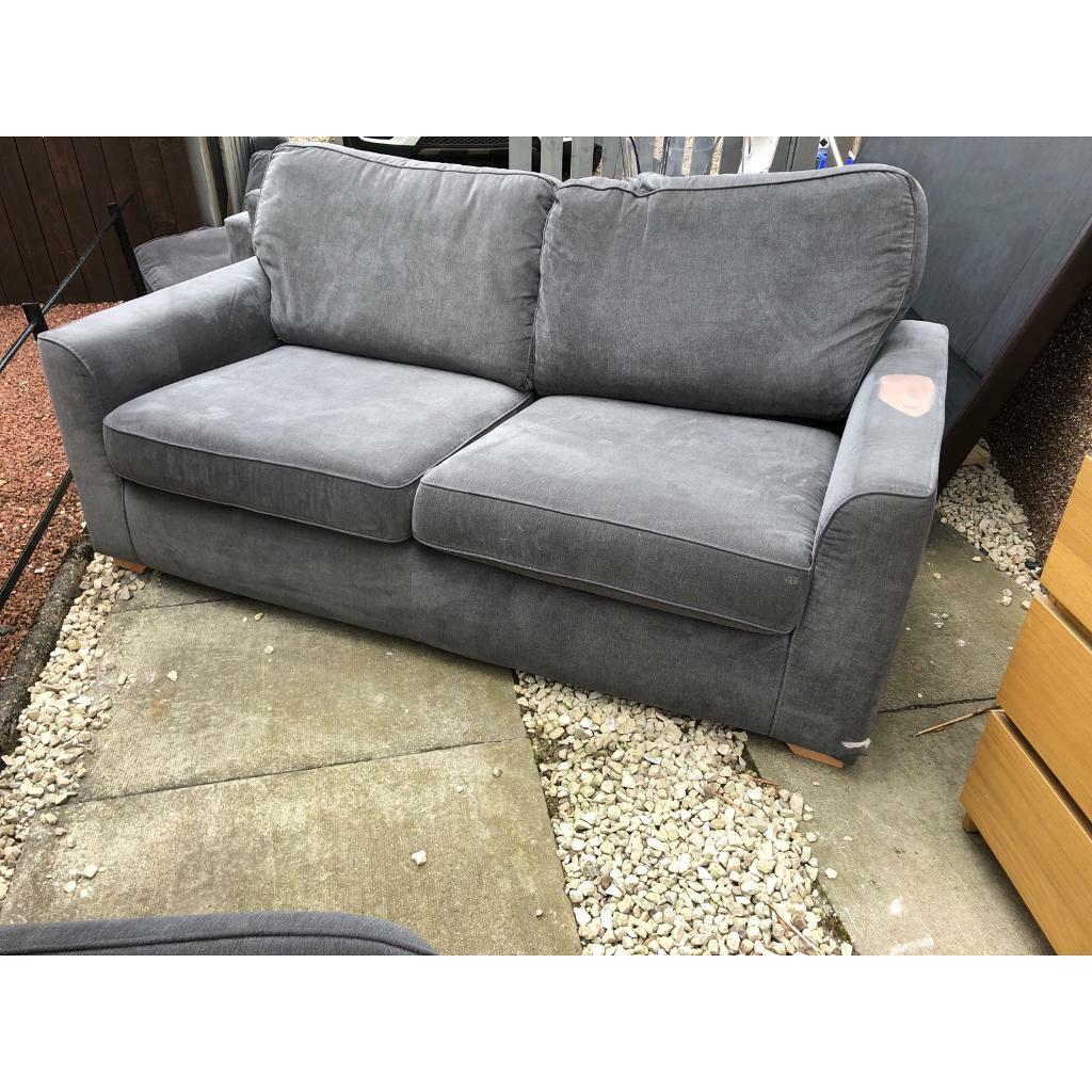 Free 1 couch, 1 sofa bed. NEEDS COLLECTED TODAY in Eaglesham, Glasgow