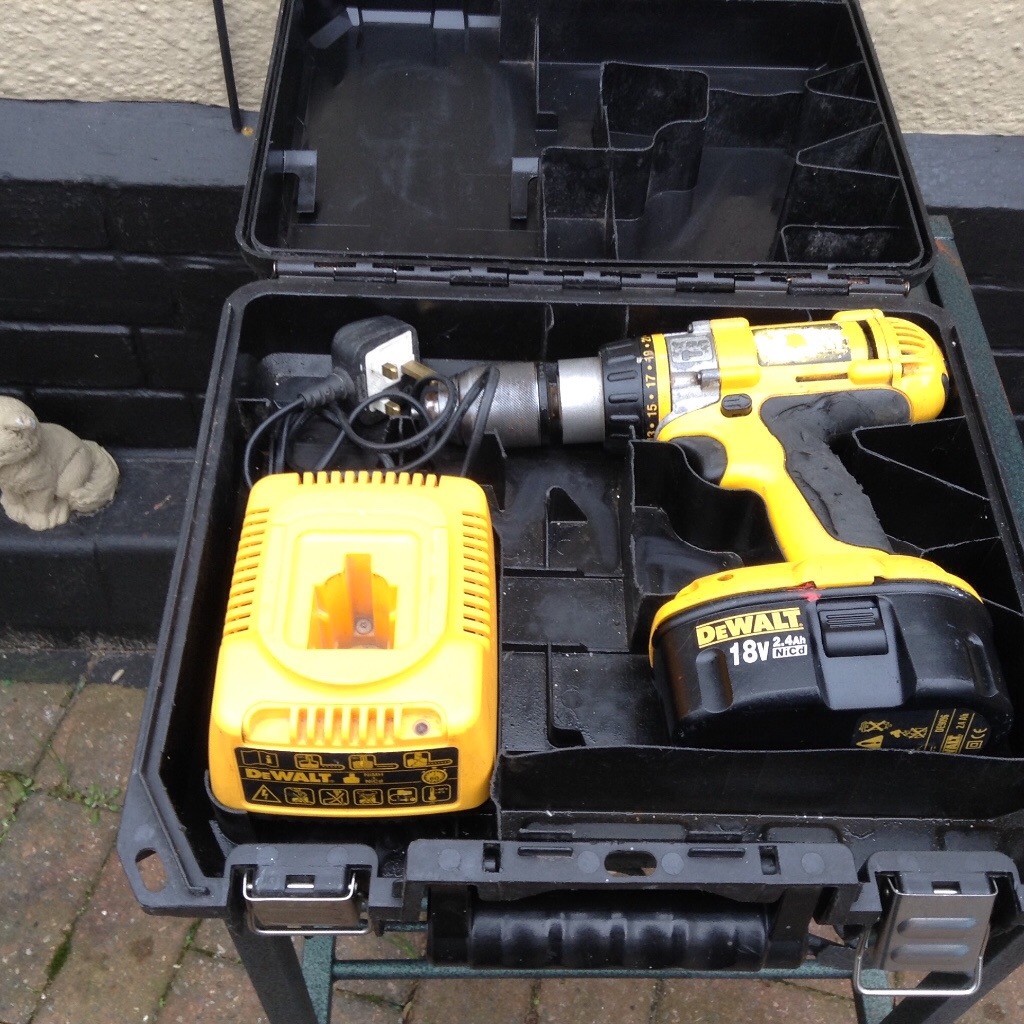 Dewalt 18 volt cordless drill hardly used as you can tell by photo in