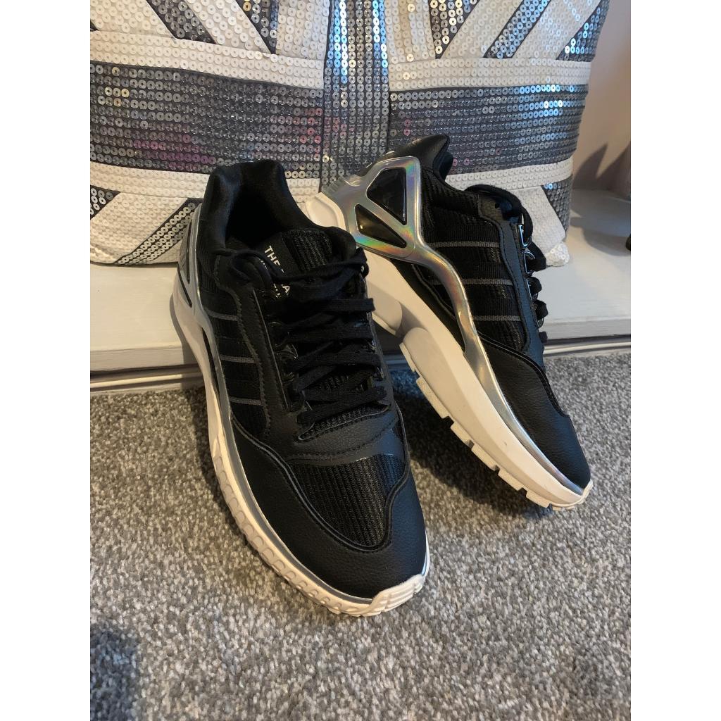 Adidas trainers (size 5.5) | in Beddau 