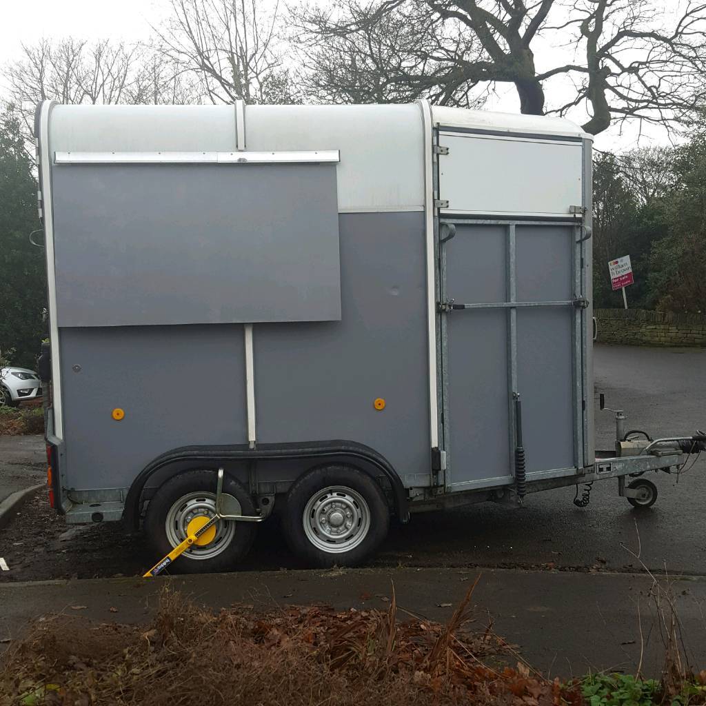 Mobile Bar ifor Williams 505 horse trailer conversion in