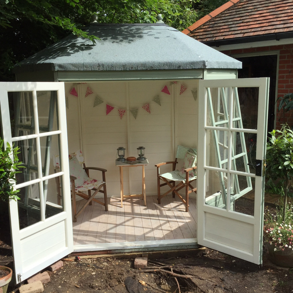 Octagonal Summerhouse. Painted Cedar | in Ipswich, Suffolk 