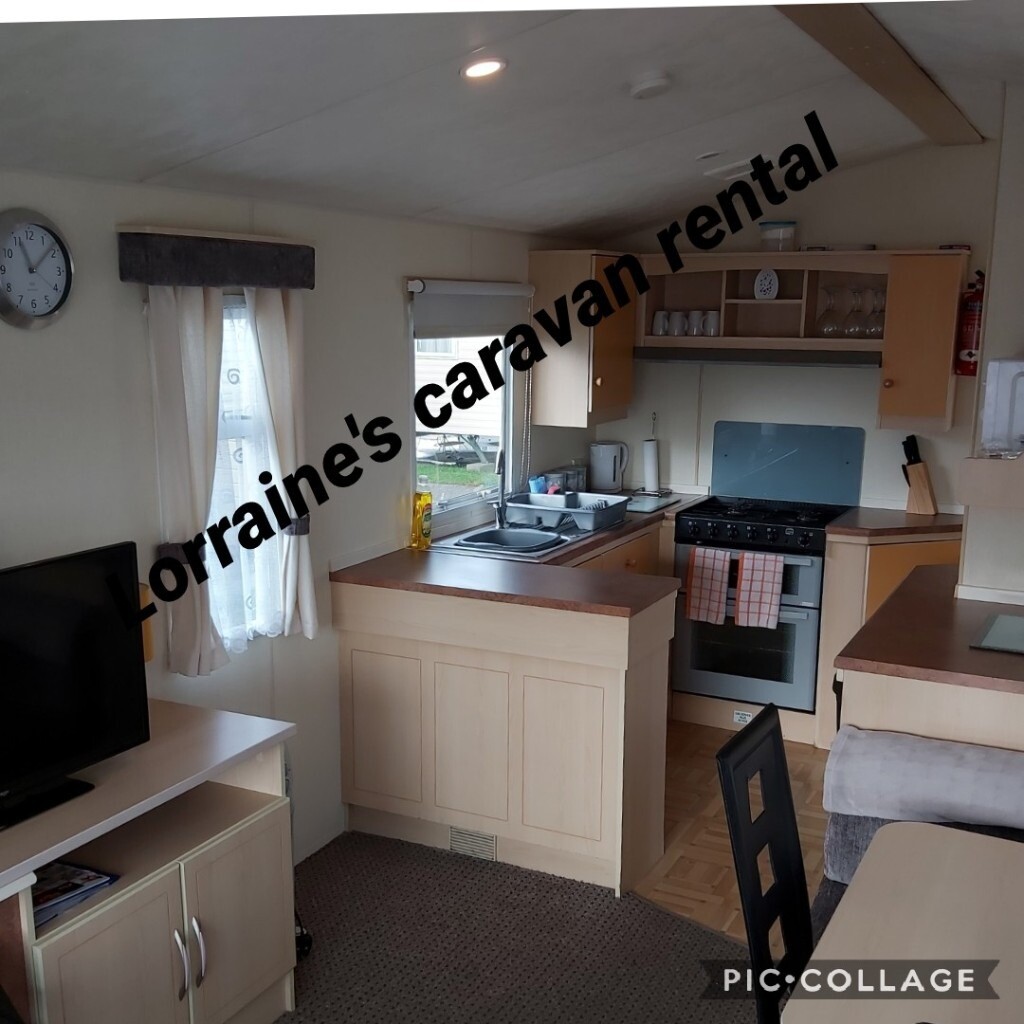 3 bedroom static caravan for hire lyons robinhood site rhyl in Rhyl