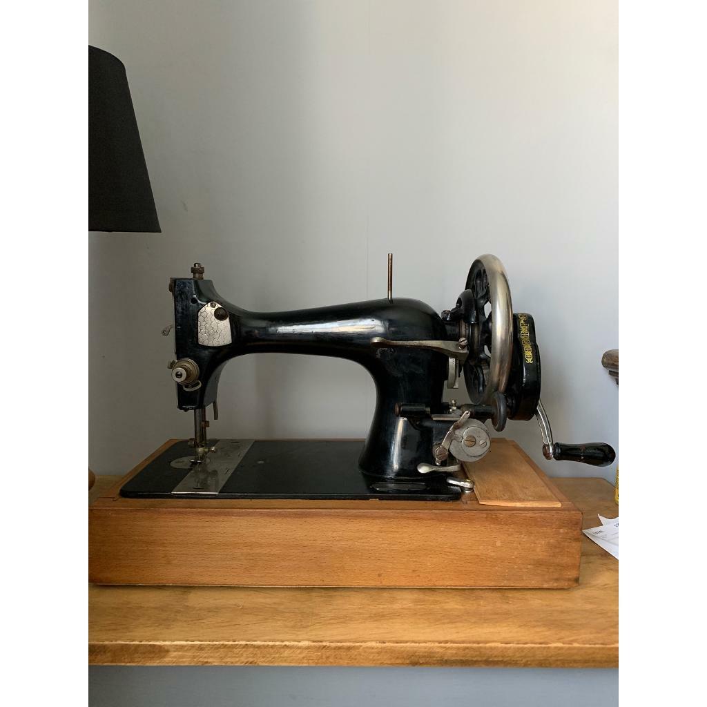 Vesta vs III. Hand crank sewing machine in Birstall, Leicestershire