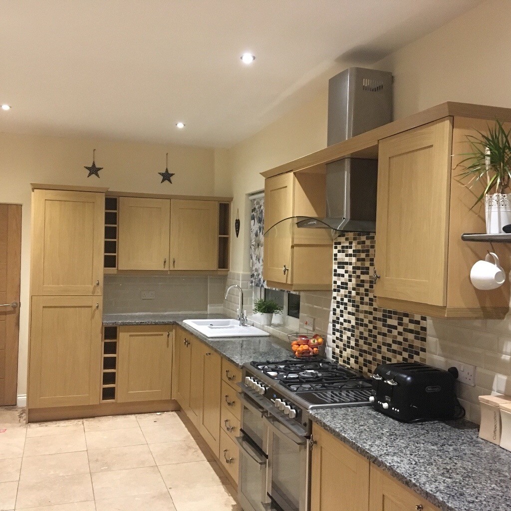 Preowned Howdens kitchen. Light oak units/doors and granite work tops