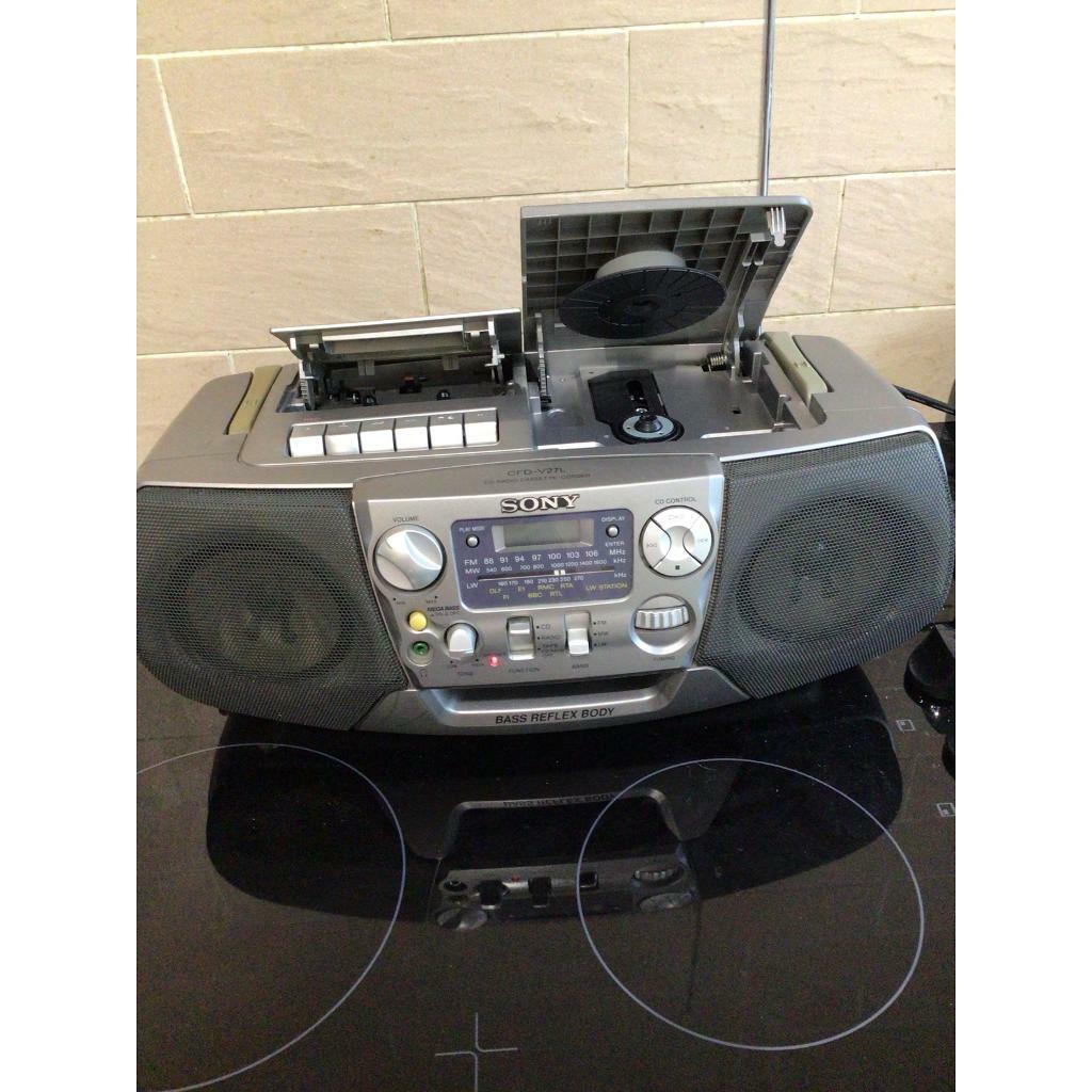 SONY CD RADIO CASSETTE PLAYER VINTAGE 1960/1970 in Wickford, Essex