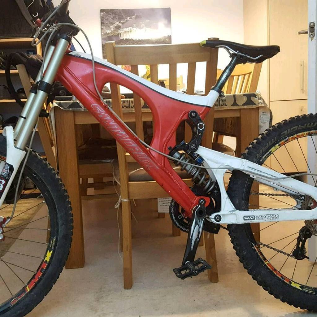 Full suspension Santa Cruz downhill mountain bike. in Horsham, West