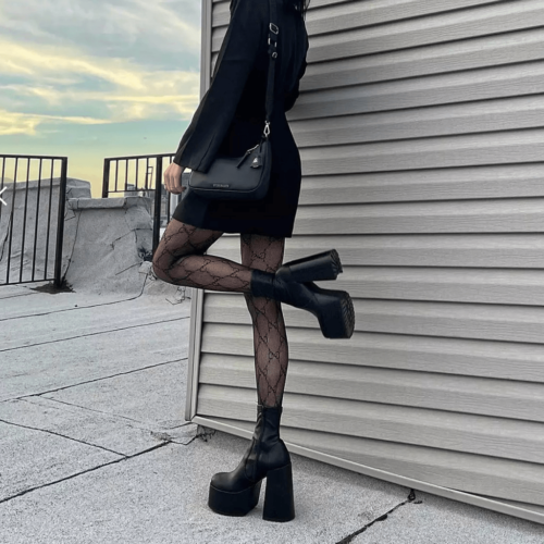 STEVE MADDEN♦ロゴ エナメル ショートブーツ 送料込 送料関税込み☆ STEVE MADDEN エナメル ショートブーツ