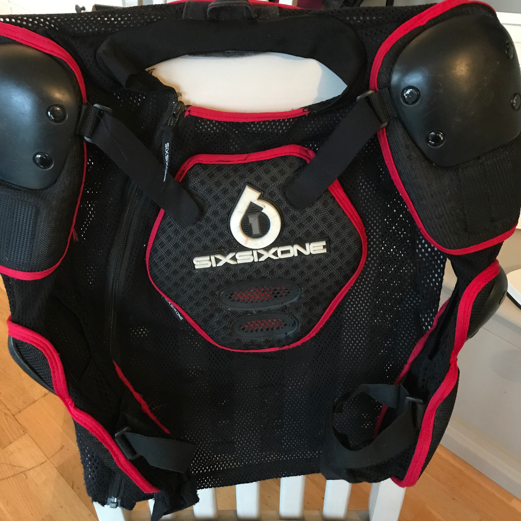 Six Six One Upper Body Armour for mountain Biking or Skiing etc. Youth