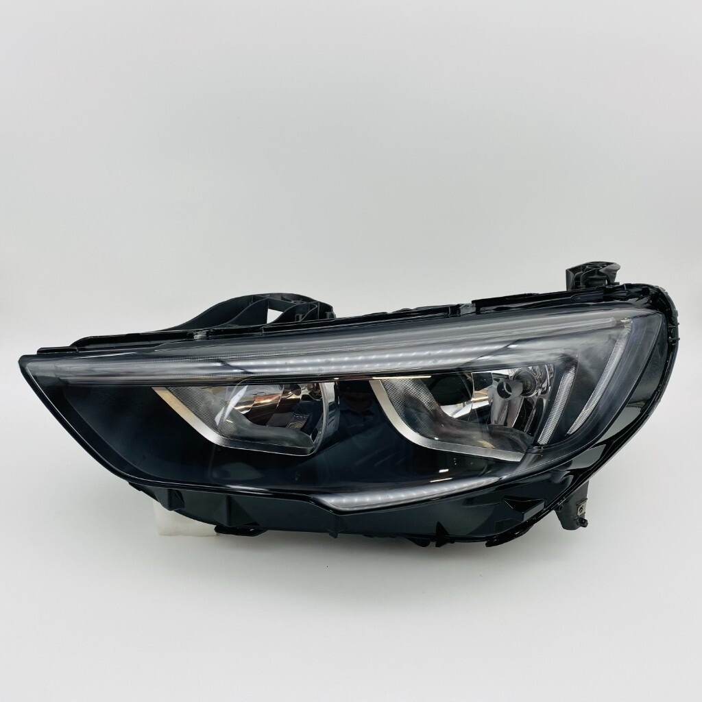 VAUXHALL INSIGNIA B PASSENGER SIDE LED DRL HEADLIGHT 20172020 [HL138] in Brighouse, West