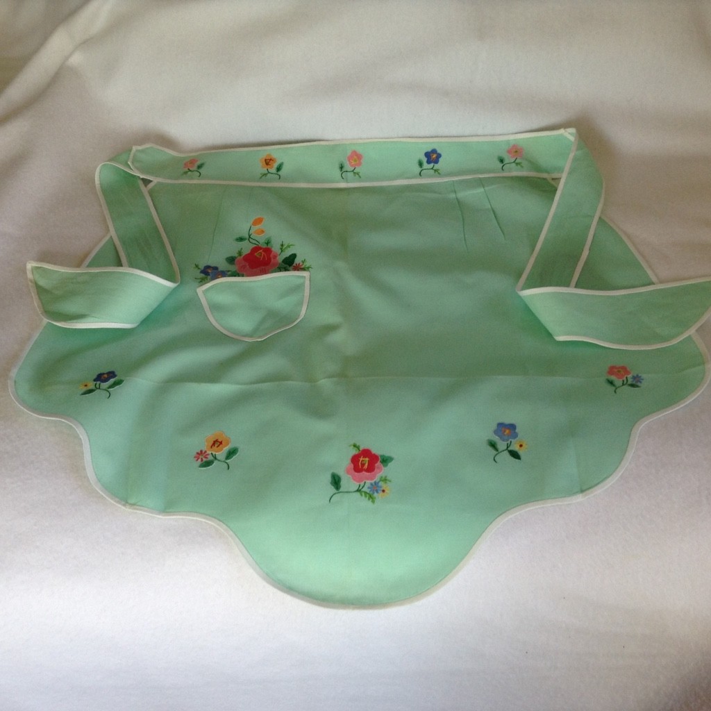Sweet Vtg Mint Green Half Apron with Applique Embroiderered Flowers and Pocket