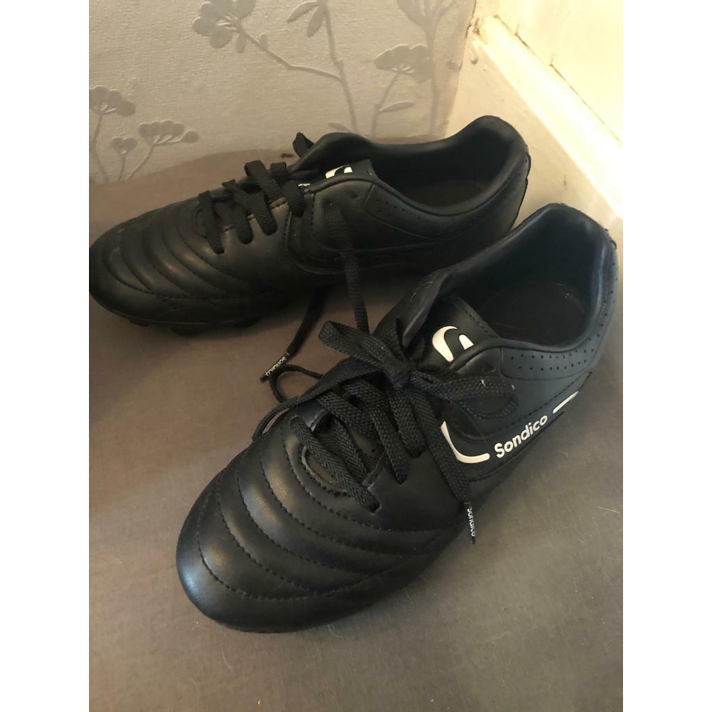 girls football boots size 4