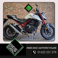 HONDA CB750 HORNET 950 MILES. SERVICED. BEAUTIFUL CONDITION. EXTRAS.