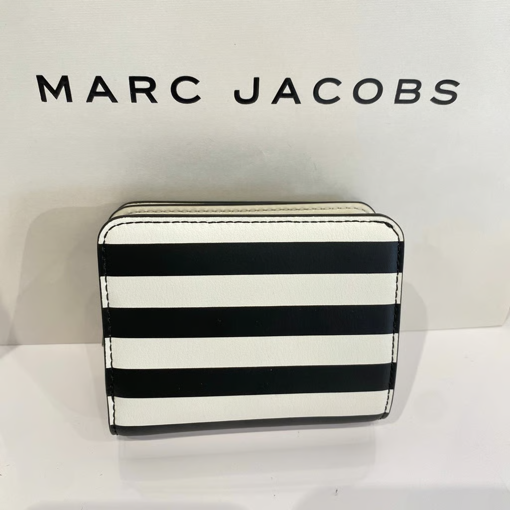 セール☆コラボ MARC JACOBS BETTY BOOP X MARCJACOBS 折財布 セール☆コラボ MARC JACOBS BETTY BOOP X MARCJACOBS 折財布