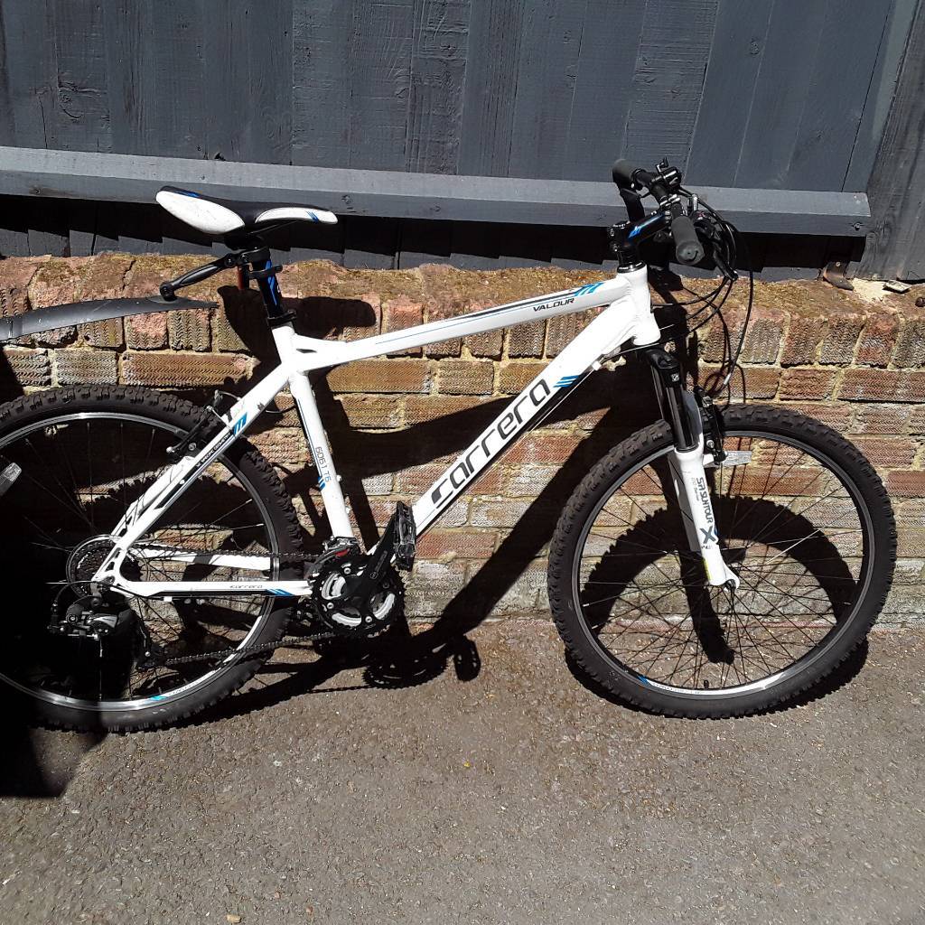 Carrera Valour Mens mountain bike, 20 inch frame in Luton
