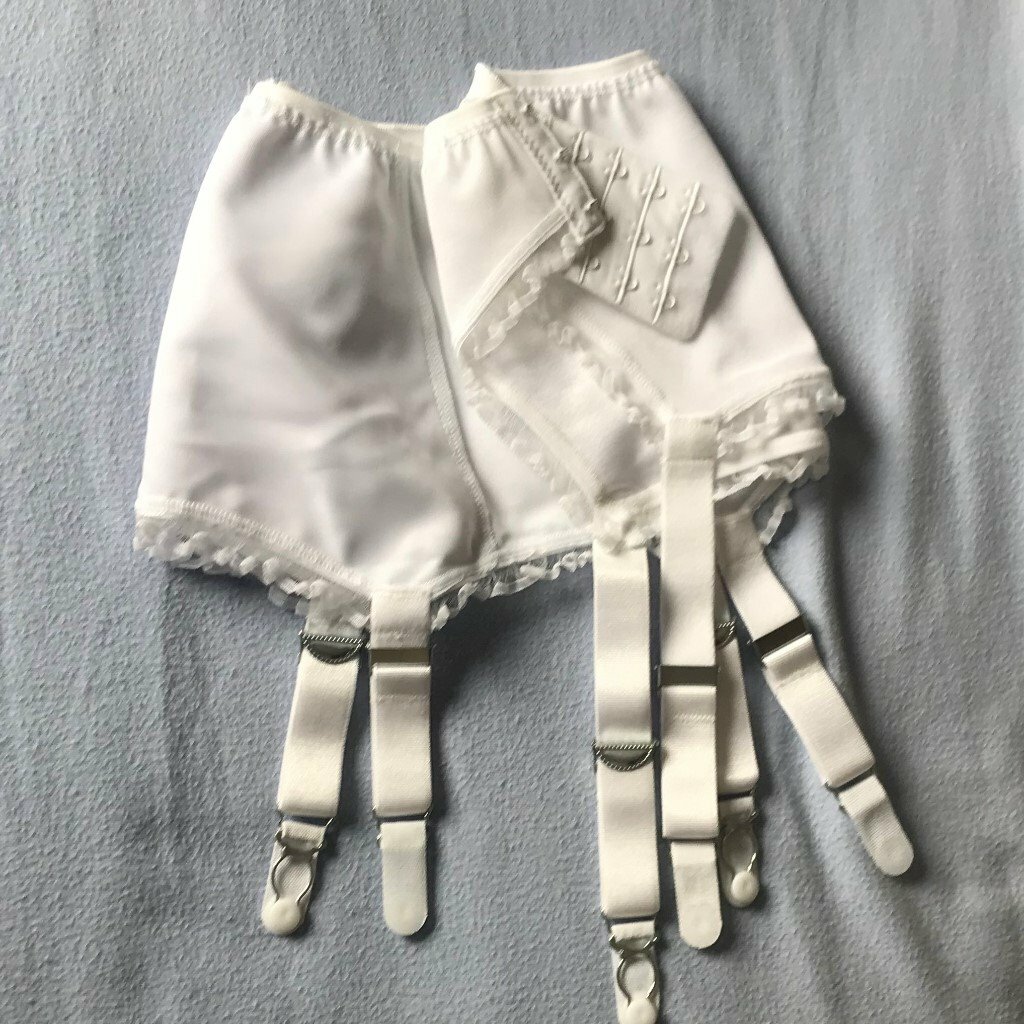 ladies suspender belts