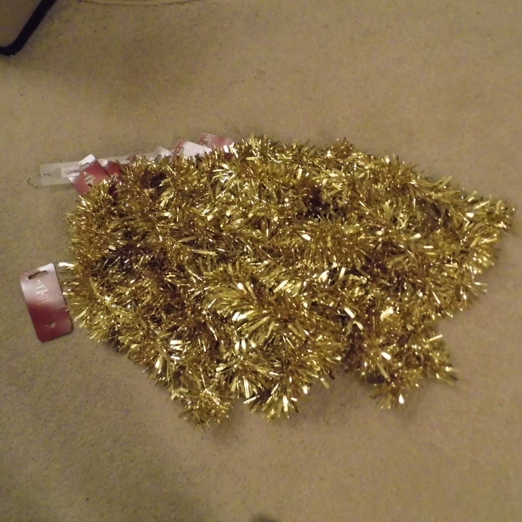 6 X 2 METRE LENGTHS OF GOLD CHRISTMAS TINSEL FROM SAINSBURY'S BRAND NEW in Kirkliston