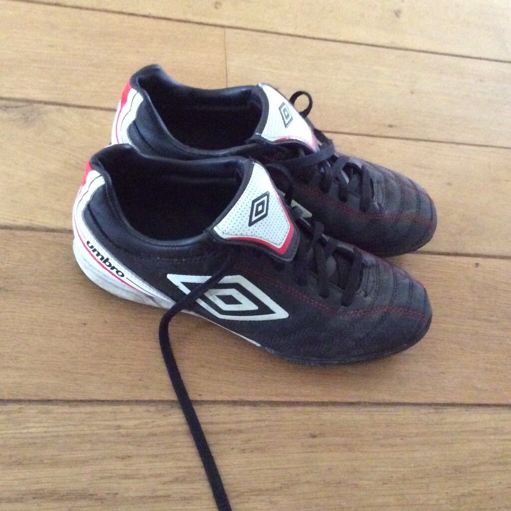umbro astro turf trainers