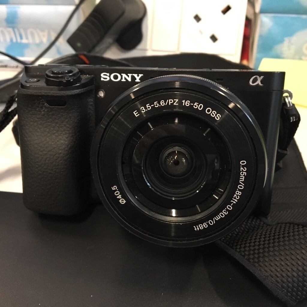 Sony A6000 mirror less camera with 1650mm 3.55.6 zoom e mount lens in City of London, London