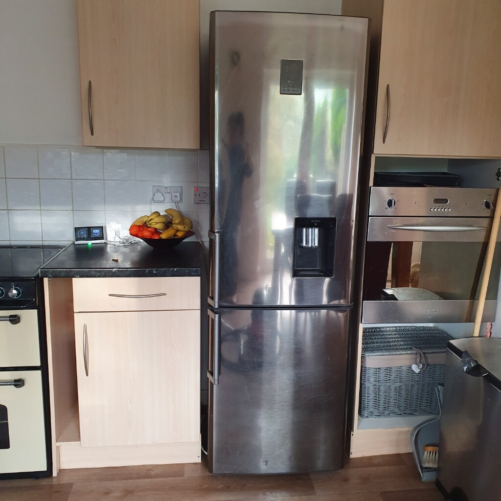 Samsung silver mirror fridge freezer with water dispenser in Sowerby