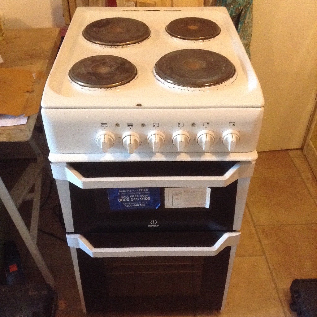 Freestanding electric oven, hob and grill indesit in Southwark
