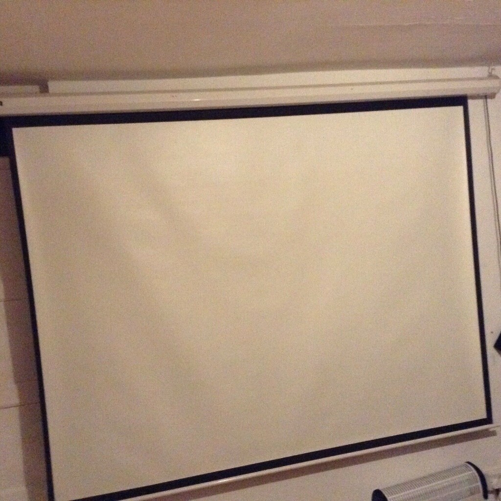 Large Wall Ceiling Mounted Projector Screen In New Ollerton Nottinghamshire Gumtree