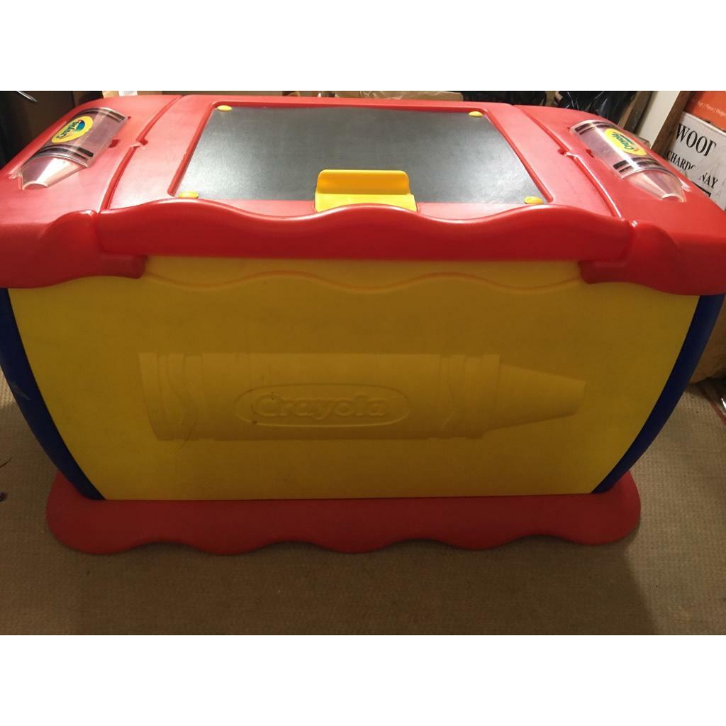 Sturdy plastic crayola storage/toy box B31, area in Northfield, West