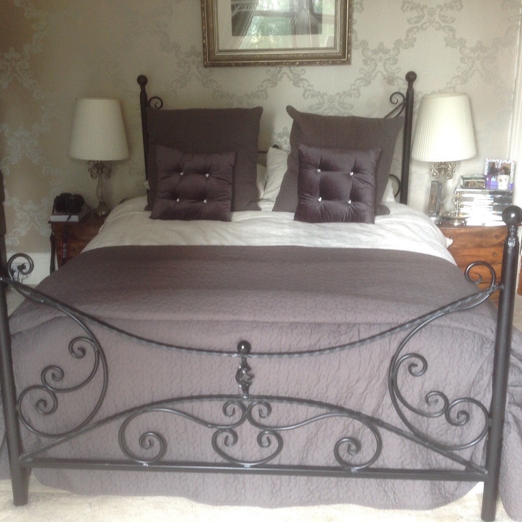 King size wrought iron bed frame in Motherwell, North Lanarkshire