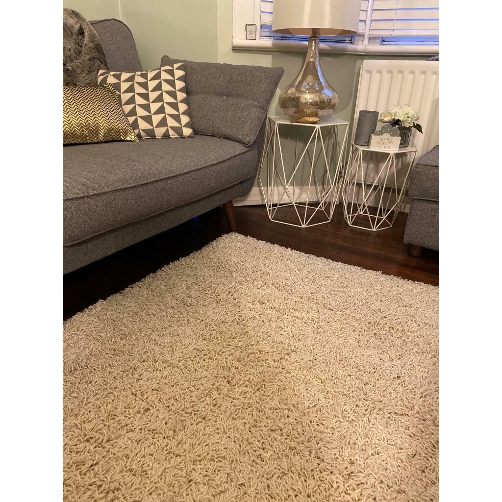 M&S Cream shaggy rug excellent condition no stains in Lewisham